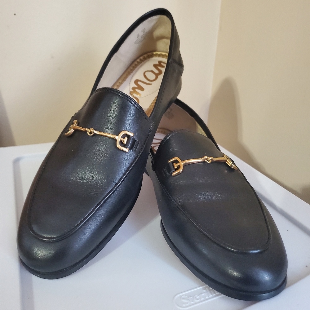 Sam Edelman Black and Gold Leather loafer size 6W